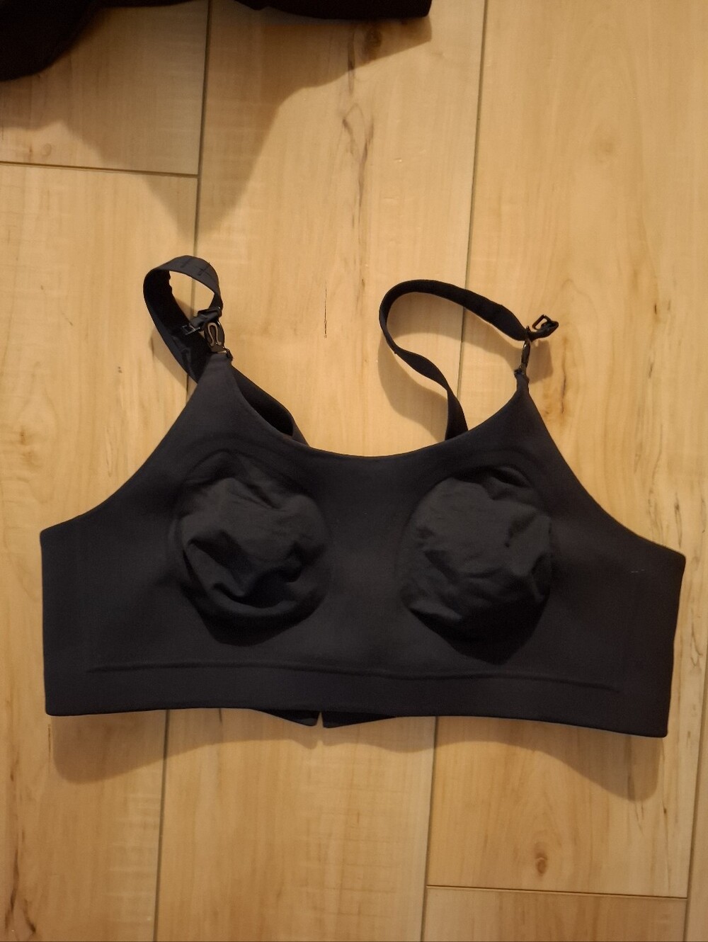 Lululemom Bra Women's 38C Black Nulu Fabric Nursing Bra Comfort Molded Cups